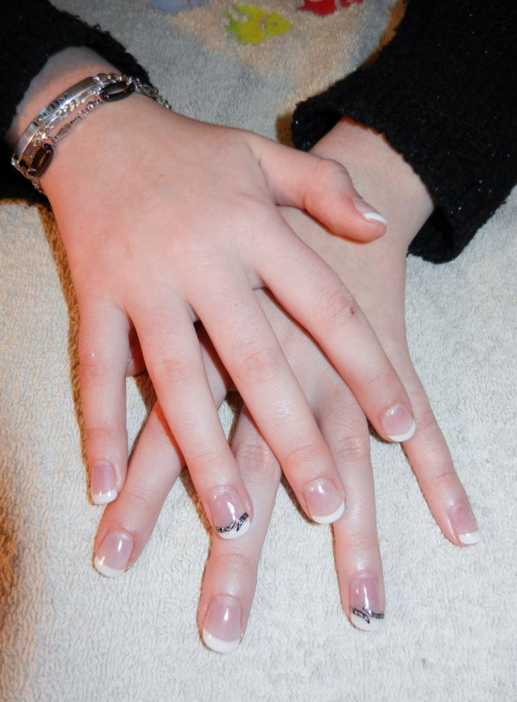 Gel sur ongles naturels avec french + motif