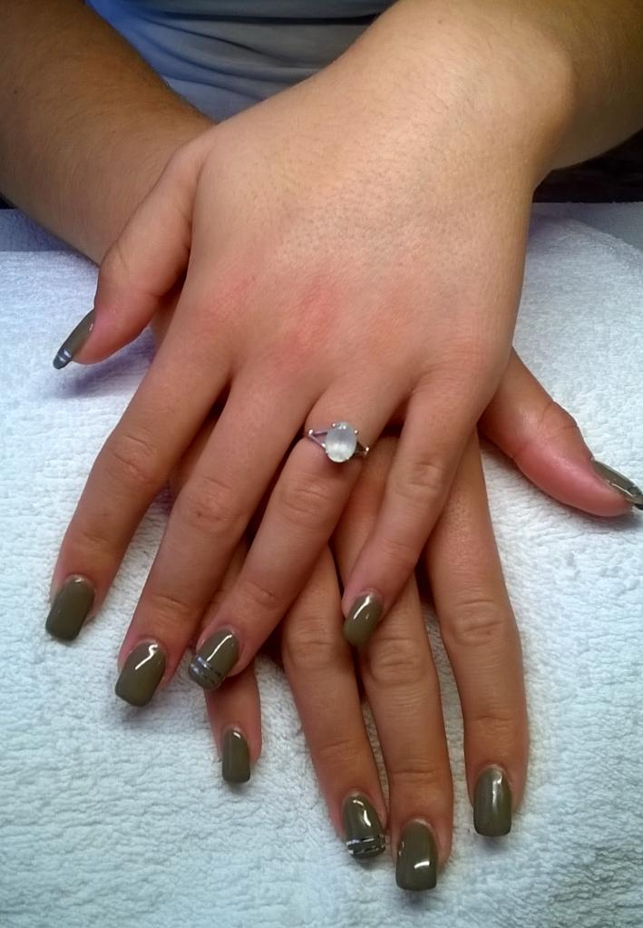 Pose capsules + gel taupe + déco fil d'argent