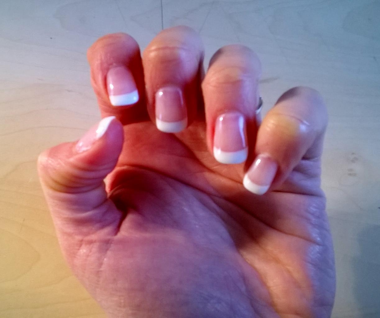 Gel sur ongles naturels avec french 